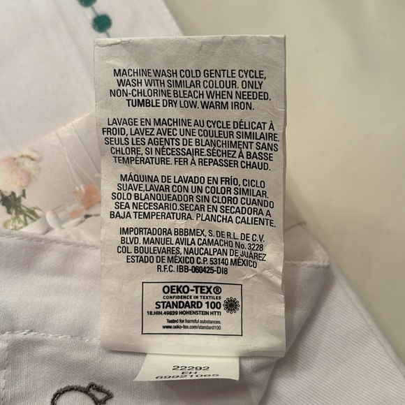 EASTER BUNNY EVERHOME EMBROIDERED TABLECLOTH - Picture 3 of 5